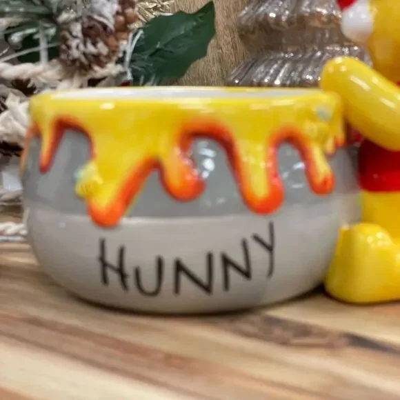 NWT Disney Winnie The Pooh with Santa Hat Glossy Ceramic Yellow Red Hunny Bowl - Picture 2 of 12